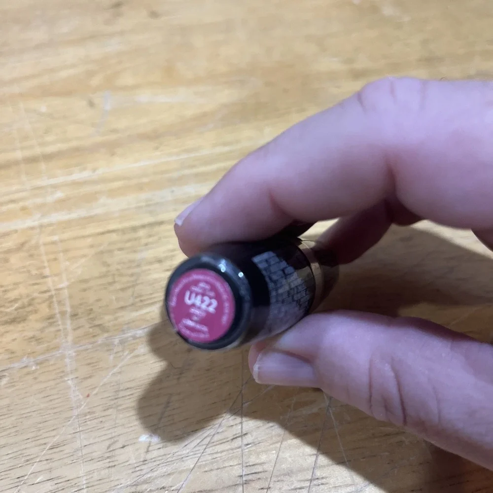AVON Ultra Color Rich Lipstick PRETTY JOLI U422 Factory‎ Sealed New Old Stock